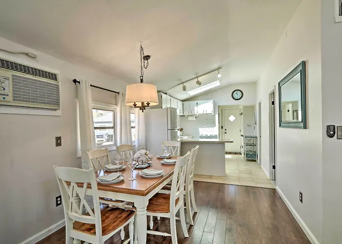 Beachy Lavallette Cottage W/ Outdoor Shower, Patio